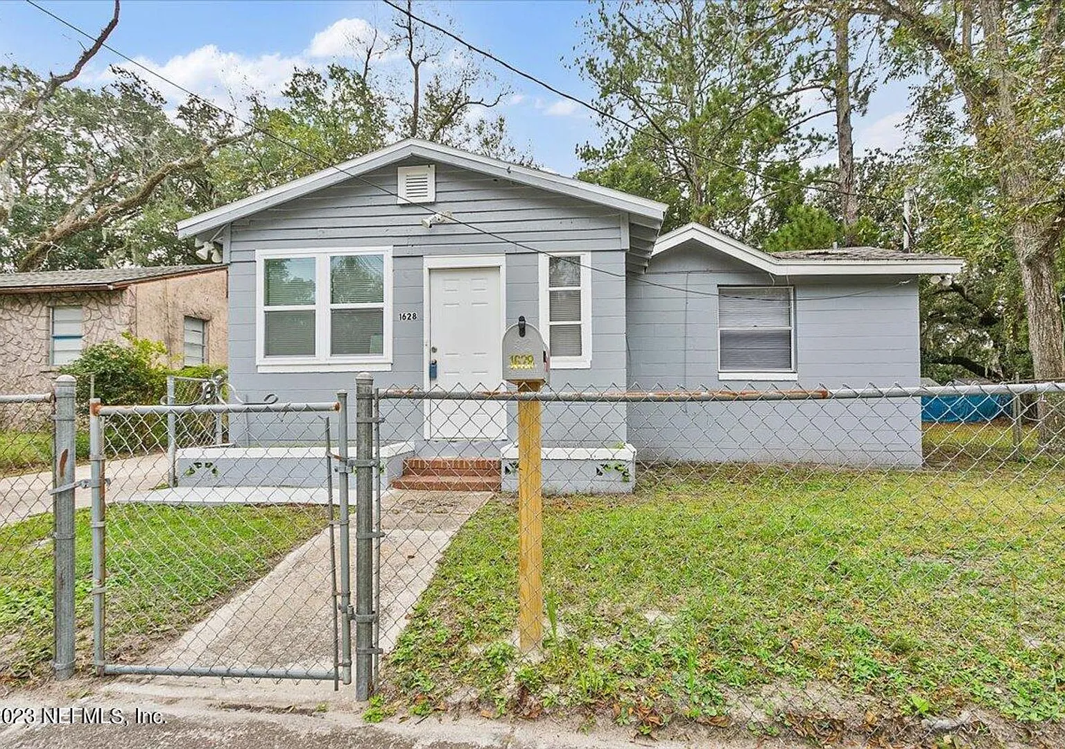 Move in ready **Updated 3/2 Single Family home ** — Photo 1