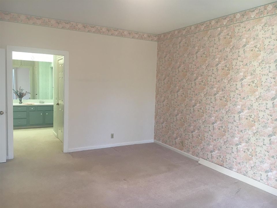 2nd image of 128 Longwood Pl