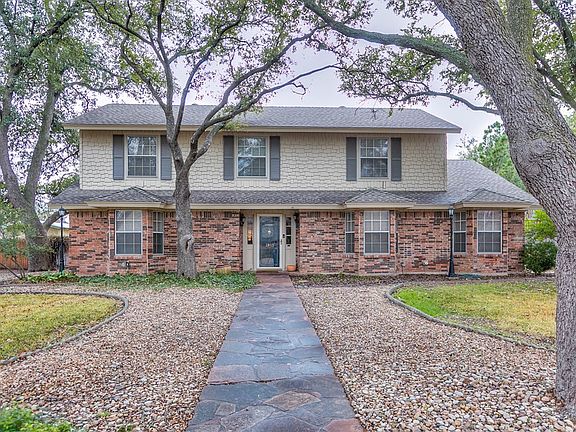 3rd image of 2805 Alta Vista Ln