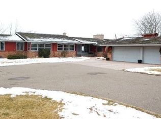 1003 Crest View Dr, Hudson, WI 54016