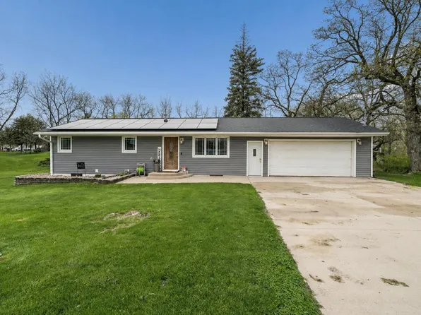 121 10th St SW, Oelwein, IA 50662