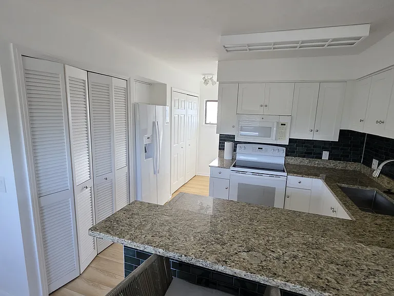 625 Centre Ct SW #201 — Photo 11