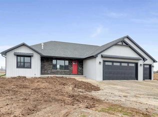 178 Meadowlark Ln, Luxemburg, WI 54217