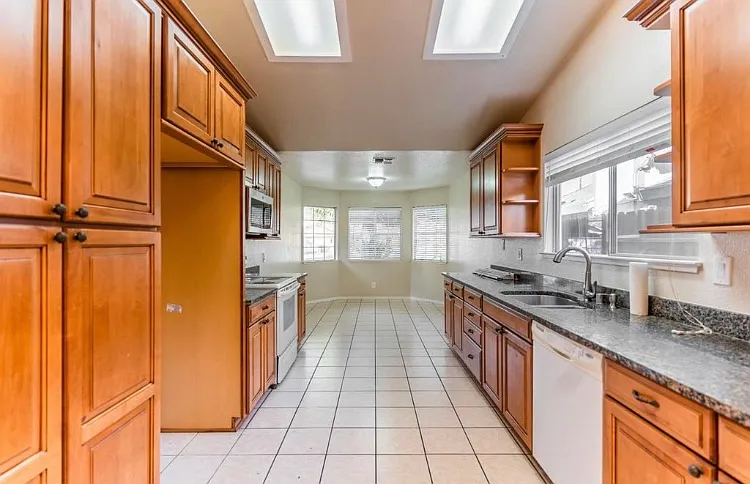 1304 Tyler Ct — Photo 11