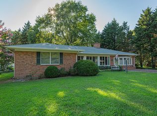 30 Noblett Ln, Kilmarnock, VA 22482