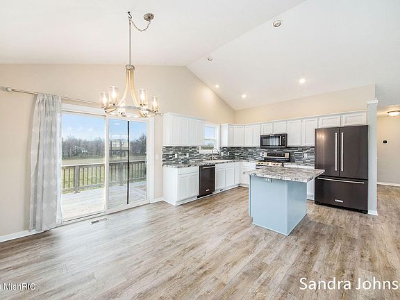 5th image of 12799 Goldenrod Ct