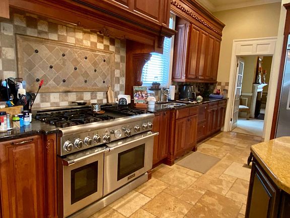 5th image of 183 NE Kalb Ct