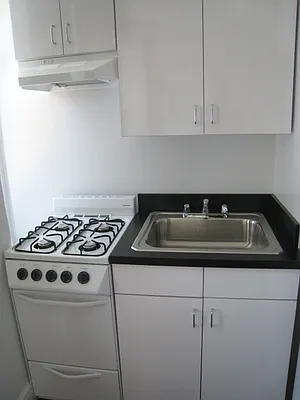 Rented by City Connections Realty | media 4