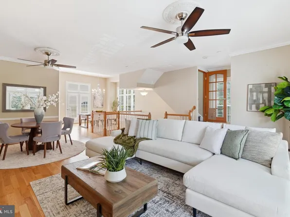 401 Stanton Pl, Alexandria, VA 22304