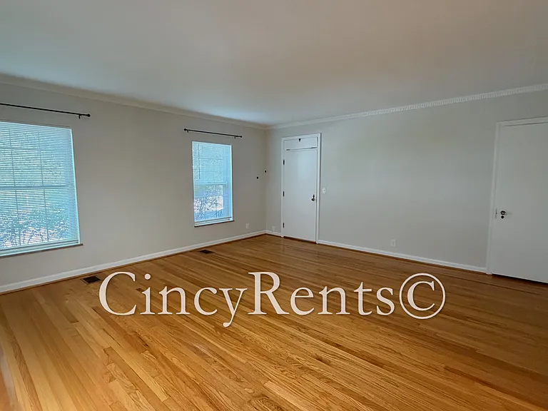 1110 Delta Ave #1 — Photo 2