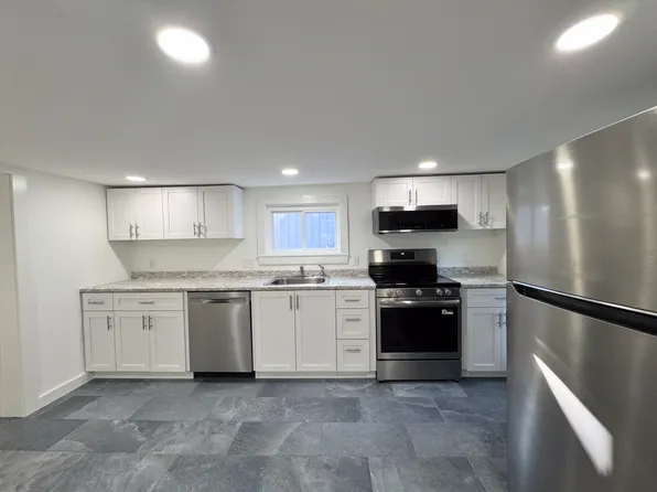 60 Story St #A, Essex, MA 01929
