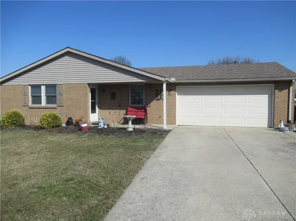 900 Manchester Dr, Greenville, OH 45331