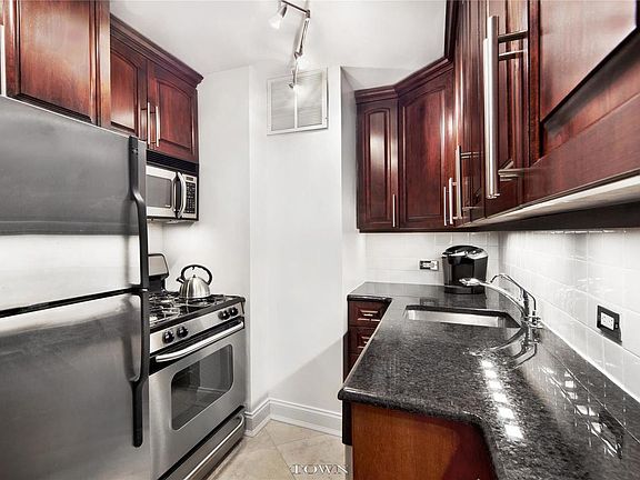 5th image of 301 E 62nd St APT 9A