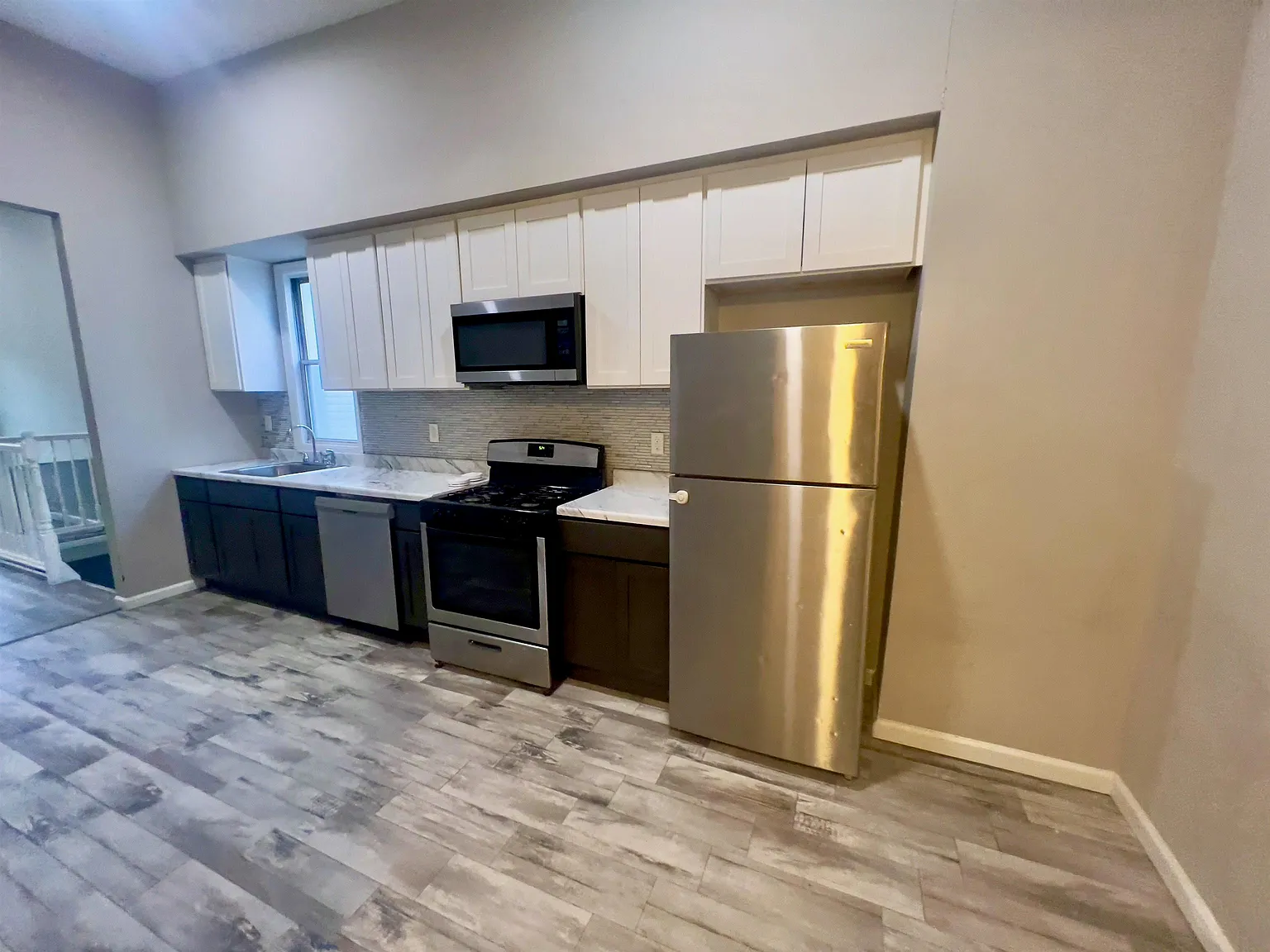 4 bed, 2.0 bath, $3,000 — Photo 2
