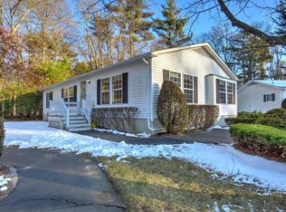 8 Edgewood Cir, Bridgewater, MA 02324