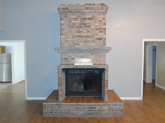 4th image of 418 Glenn Rd