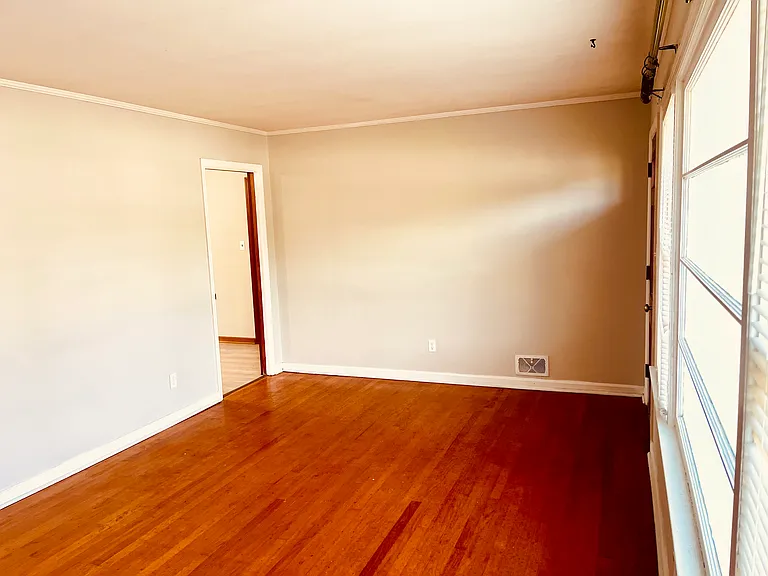 2417 Alandale Dr — Photo 12