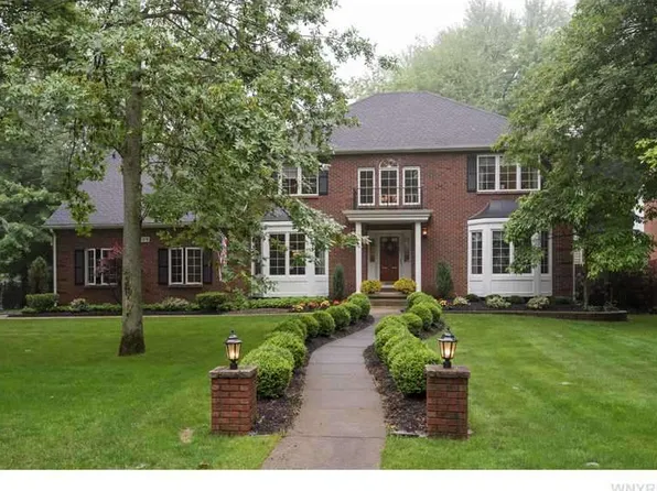 8409 Bridlewood Dr, East Amherst, NY 14051
