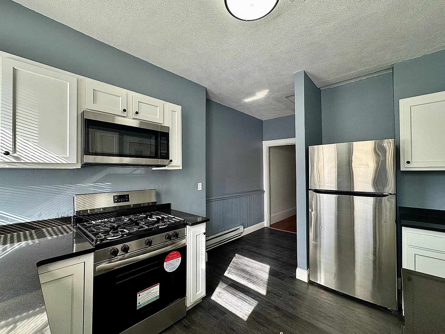 4 bed, 1750 sqft, $4,850 — Photo 1