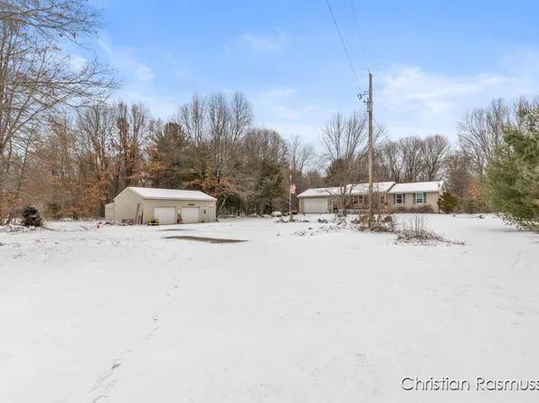 11109 Adams Hall Dr, Greenville, MI 48838