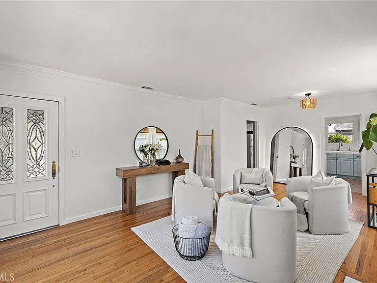 2662 Riverside Dr — Photo 3