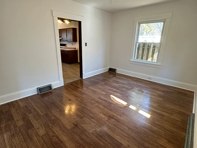 216 2nd St SE #1 — Photo 5