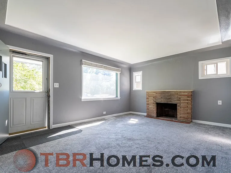 4285 S Delaware St — Photo 2