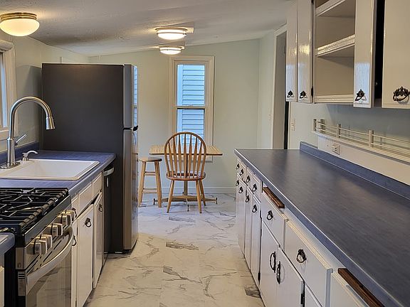 2nd image of 440 E Crescent St
