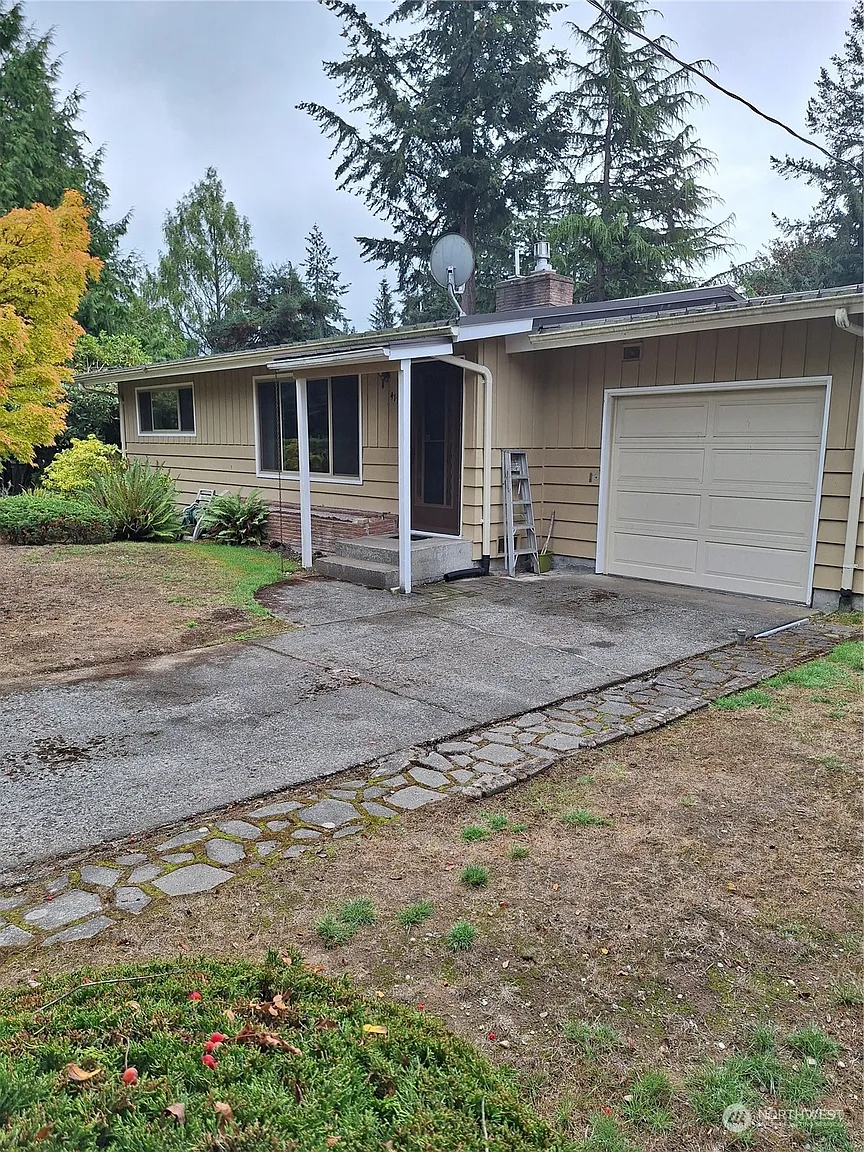 417 SW 207th Place photo 1