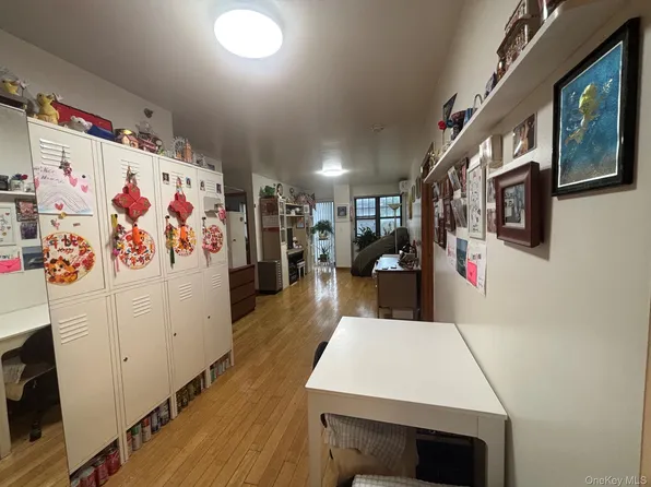 144-77 Barclay Ave #4B, Flushing, NY 11355