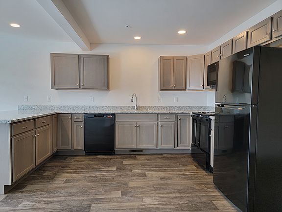 5th image of 117 Robert Cir #L-0031