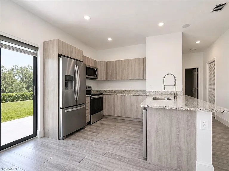 8033 Melody Cir — Photo 2