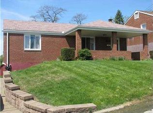 422 Lebanon Manor Dr, West Mifflin, PA