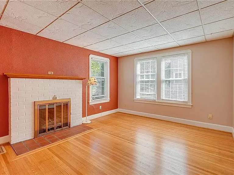 69 Winstead Rd — Photo 4