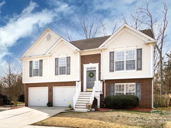 9327 Bellegarde Dr, Charlotte, NC 28277