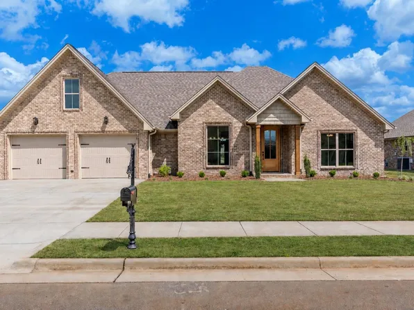 106 Scarlette Ln, Muscle Shoals, AL 35661