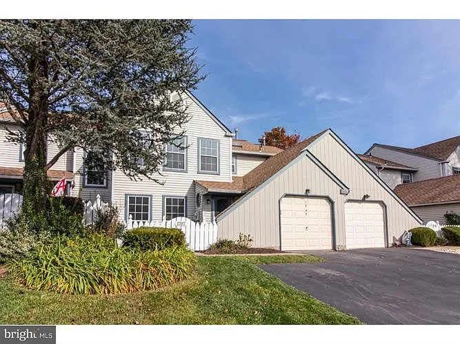 1707 McNelis Dr photo 1