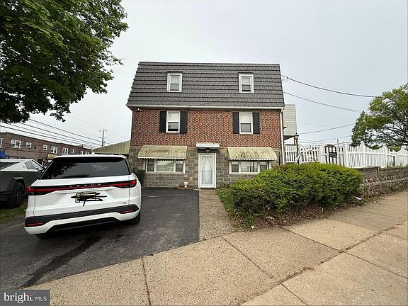 2nd image of 401 N Springfield Rd