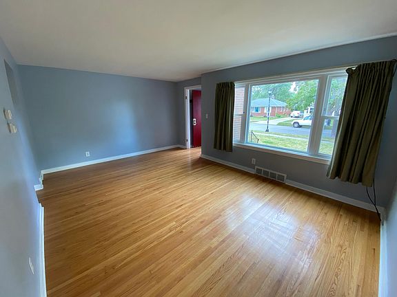 3rd image of 38 Harvest Ave