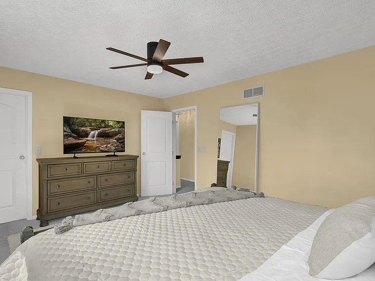 3084 Highland Park Dr — Photo 16