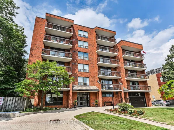 3734 Saint Clair Ave E #403, Toronto, ON M1M 1T7