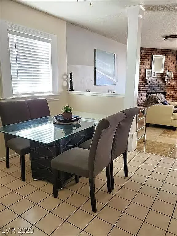 3 bed, 1184 sqft, $2,300 — Photo 1