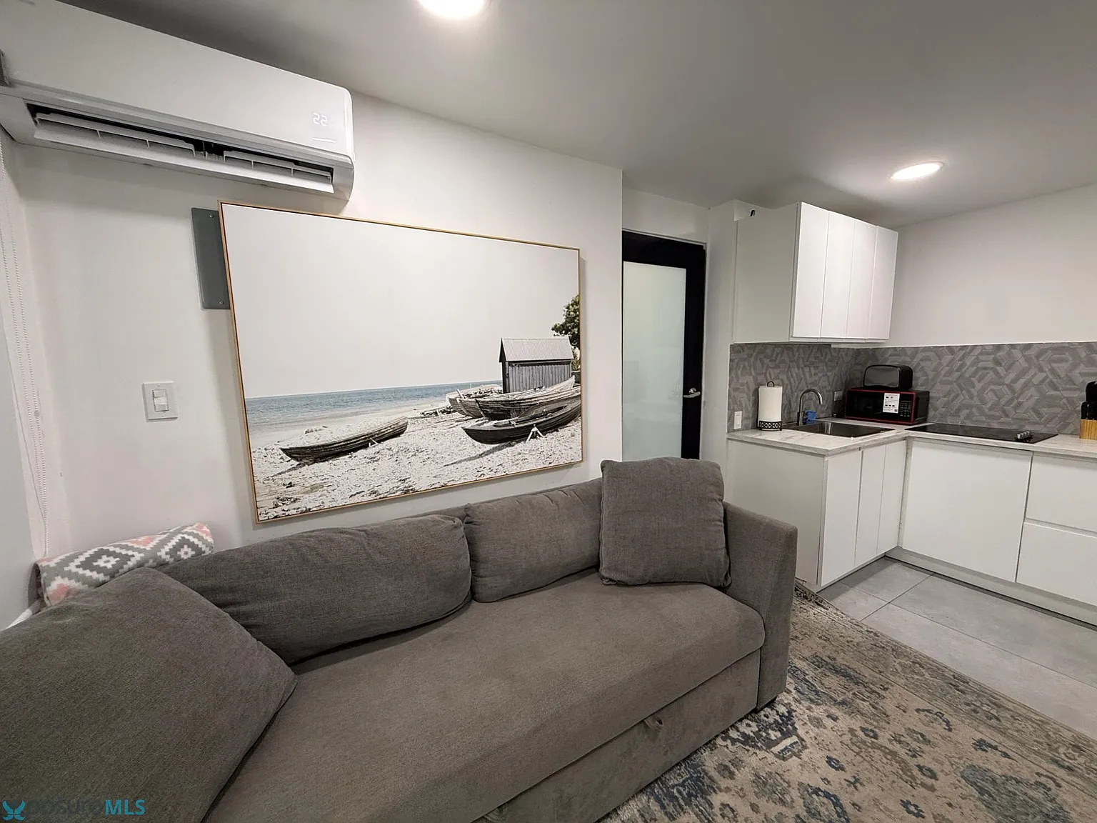 1 bed, 1.0 bath, 352 sqft, $1,200 — Photo 2
