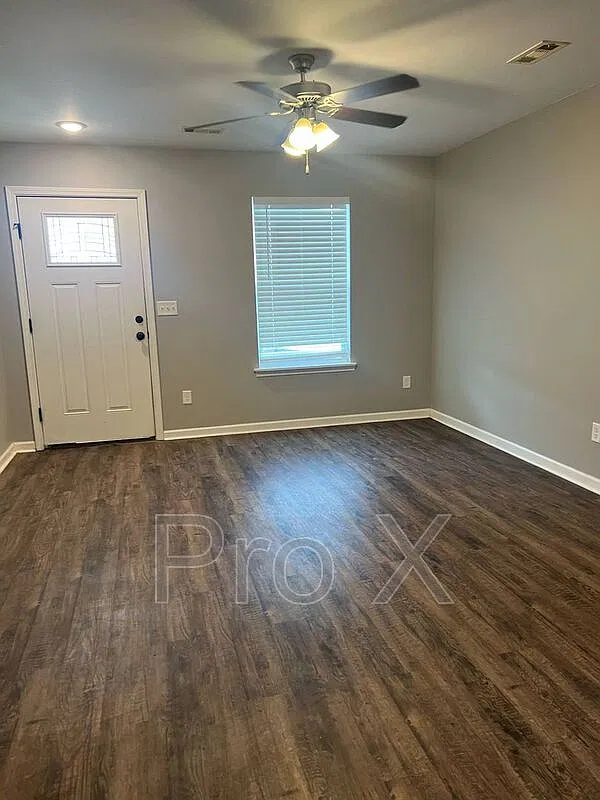 3 bed, 2.0 bath, $1,350 — Photo 2