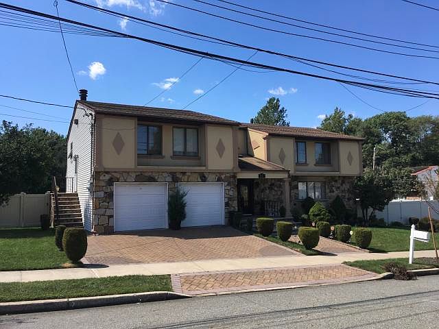 1st image of 536 Maguire Ave