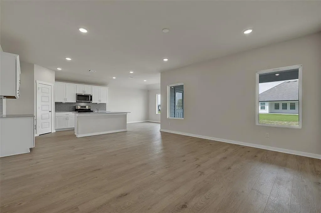 4 bed, 2.0 bath, 1864 sqft, $2,500 — Photo 4