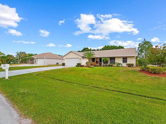 3rd image of 799 SE Fallon Drive