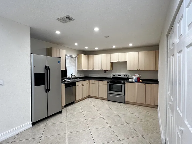9617 Riverside Dr #6 — Photo 20