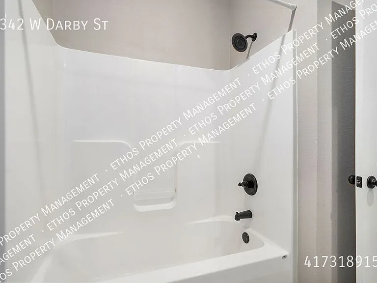2342 W Darby St — Photo 46