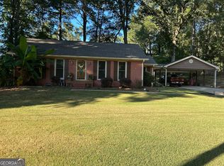 813 Lakeshore Dr, Winder, GA 30680